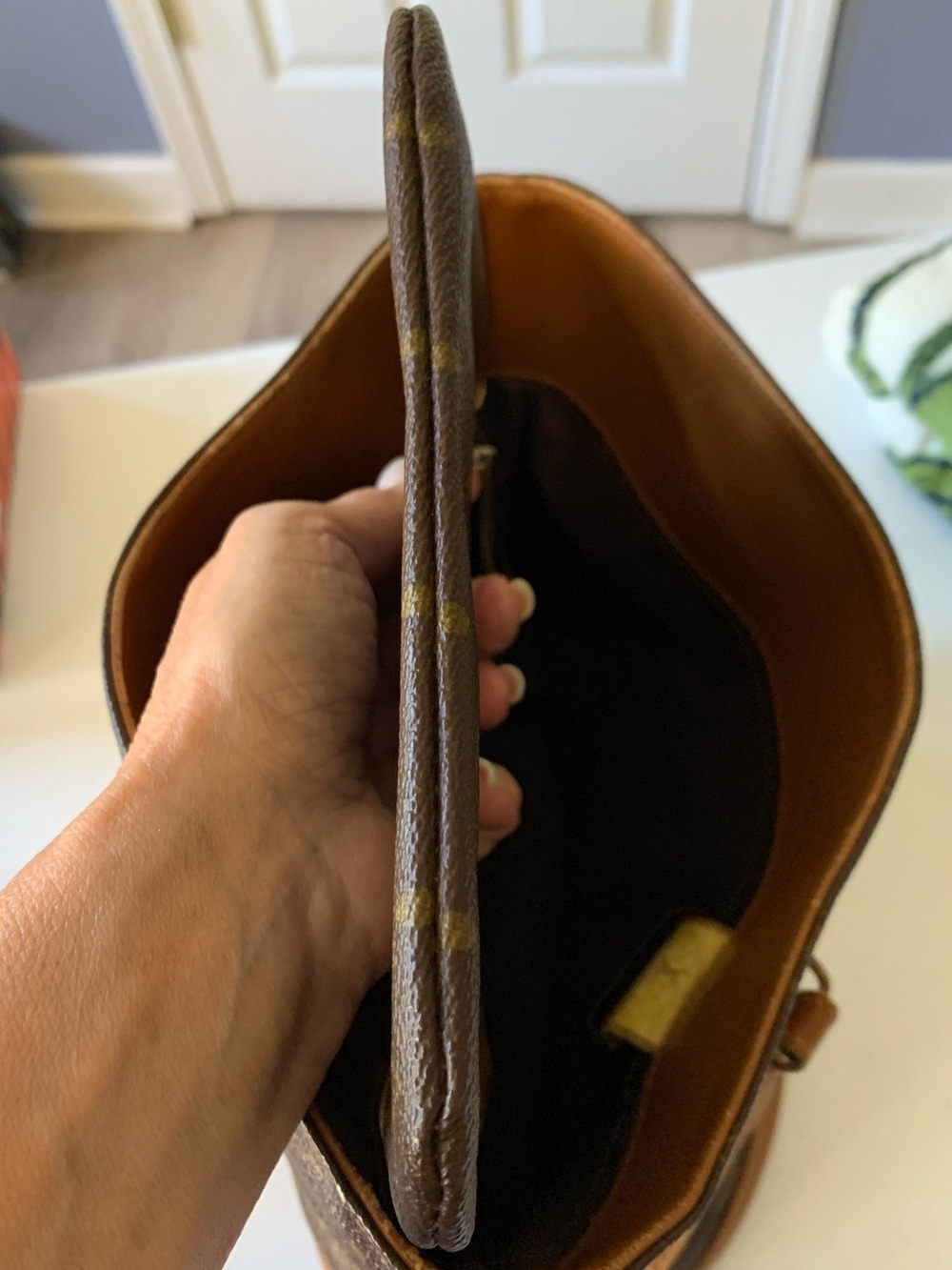 Vintage Louis Vuitton
Monogram Bucket GM Tote Matching Pouch HIGHLY SOUGHT AFTER - Picture 13 of 17